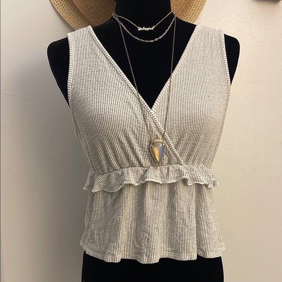 Caution to the Wind | Women’s Gray and White Wrap Ruffled Tank Top Size Medium - Picture 1 of 4